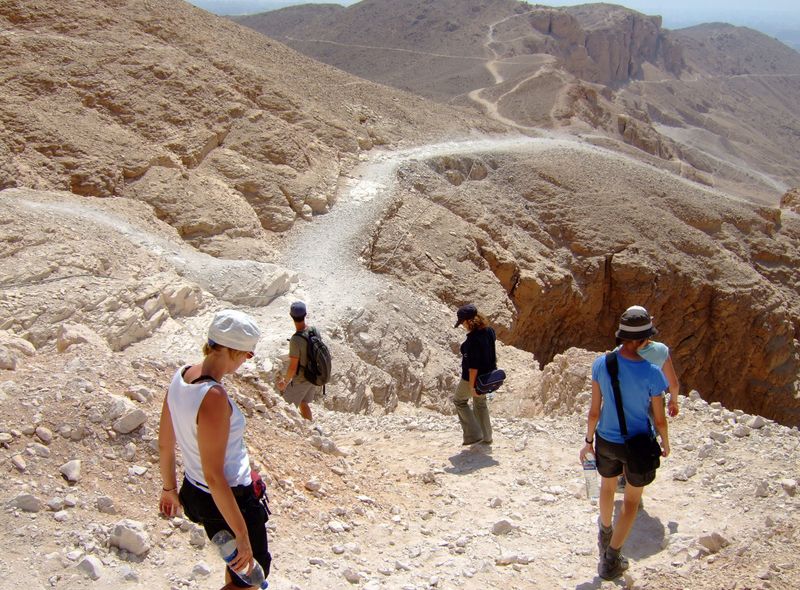 Egypte groepsreis woestijn bij Vallei der Koningen